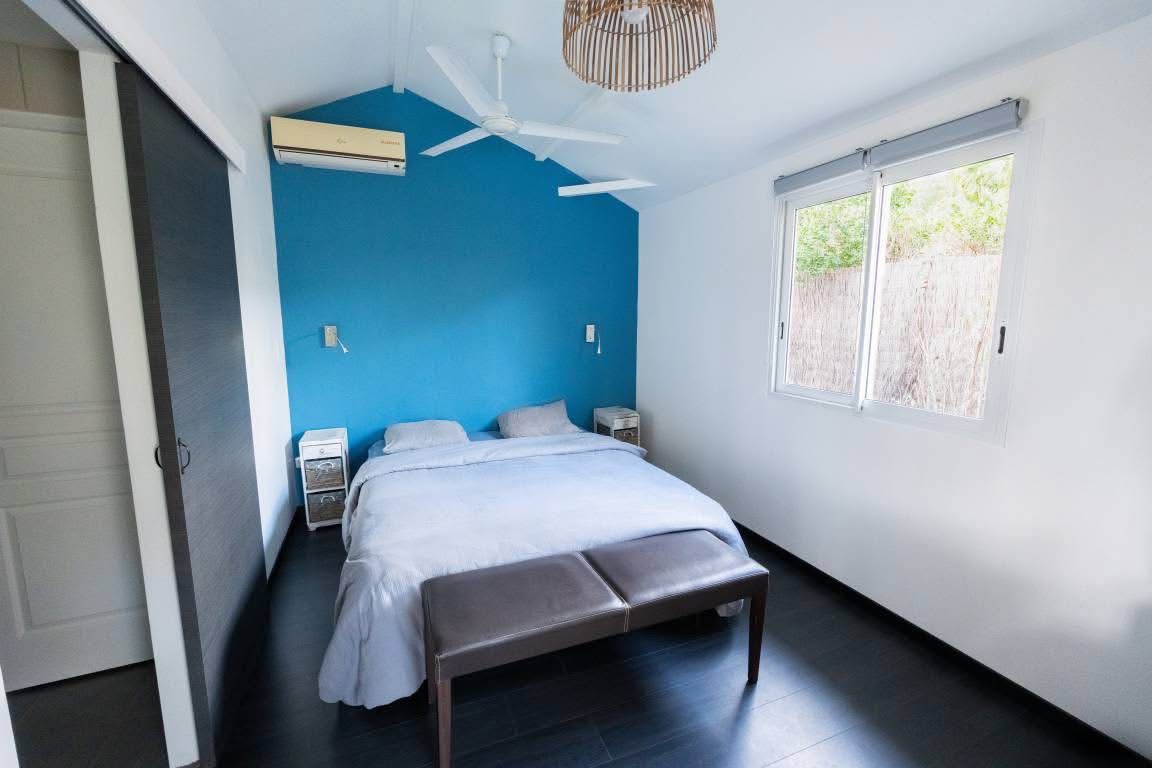 Chambre climatisée avec lit double