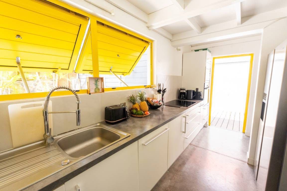 Cuisine moderne entièrement équipée
